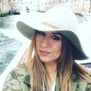 Meet your Posher, Anali